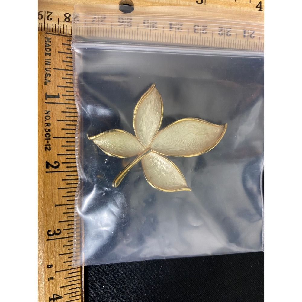 Gold Tone Beige Leaf Brooch Pin Vintage Style Elegant Jewelry